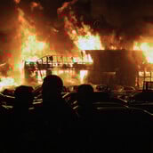 8 φορές που το πάρτι πήρε φωτιά - κυριολεκτικά