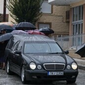 Έκρηξη στη Βιολάντα: «Μαμά σου πήραν άδικα τη ζωή» - Συγκίνηση στον επικήδειο του γιου της Αγάπης Μπουνόβα 