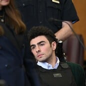 Ο Λουίτζι Μαντζιόνε δεν κινδυνεύει πλέον με την κατηγορία της θανατικής ποινής