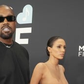 ΜΠΙΑΝΚΑ ΣΕΝΣΟΡΙ ΚΑΝΙΕ ΓΟΥΕΣΤ ΧΩΡΙΣΜΟΣ