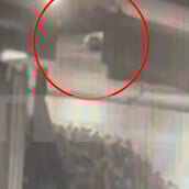 Γκάζι: Βίντεο από τη στιγμή που το ΙΧ του μπασκετμπολίστα είναι πάνω στις γραμμές του τρένου