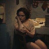 Ο Ήχος της Πτώσης»: H Λευκή Κορδέλα αυτής της δεκαετίας