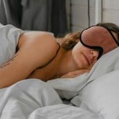 Πώς η έλλειψη ύπνου μπορεί να βλάψει την «καλωδίωση» του εγκεφάλου