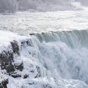Οι καταρράκτες του Νιαγάρα πάγωσαν δημιουργώντας μαγευτικές εικόνες