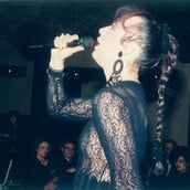 Μάριος Βεάνος: «Έπαιρνα το ντέφι, ανέβαινα στο τραπέζι και γινότανε χαμός»