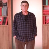 Γιάννης Μπέζος: «Η ελληνική τηλεόραση έχει αυτό το κακό, είναι ψευτοχαρούμενη»