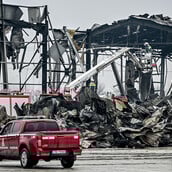 Εργοστάσιο «Βιολάντα»: Έρευνες στα γραφεία του ιδιοκτήτη και του τεχνικού ασφαλείας