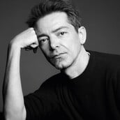 Versace: Ο Pieter Mulier είναι ο νέος δημιουργικός διευθυντής του οίκου μόδας