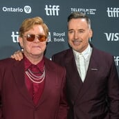 Ο Έλτον Τζον κάνει λόγο για «επαίσχυντη εισβολή» της Daily Mail στην προσωπική του ζωή