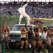 Super Bowl: Ο Bad Bunny ένωσε την Αμερική τραγουδώντας στα Ισπανικά