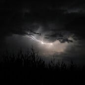 Καιρός: «Κόκκινος συναγερμός» σε δύο περιφέρειες - Εν αναμονή τριών βαρομετρικών χαμηλών μέχρι την Κυριακή