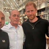 ΠΡΙΓΚΙΠΑΣ ΧΑΡΙ SOCIAL MEDIA ΓΟΝΕΙΣ