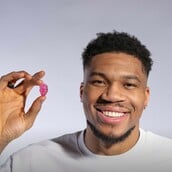 ΓΙΑΝΝΗΣ ΑΝΤΕΤΟΚΟΥΝΜΠΟ ΖΕΛΕΔΑΚΙΑ ΓΛΥΚΑ