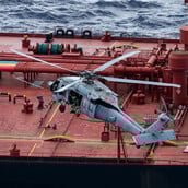 ΗΠΑ ΔΕΞΑΜΕΝΟΠΛΟΙΟ ΕΠΙΒΙΒΑΣΤΗΚΑΝ