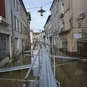 ΓΑΛΛΙΑ ΒΡΟΧΟΠΤΩΣΕΙΣ ΠΛΗΜΜΥΡΕΣ ΣΥΝΑΓΕΡΜΟΣ