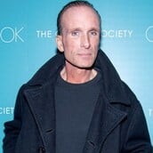 ΠΙΤΕΡ ΓΚΡΙΝ ΗΘΟΠΟΙΟΣ ΘΑΝΑΤΟΣ