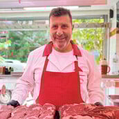 Κρεοπωλείο «ο Γιάννης»: Η οικογένεια που φροντίζει το καθημερινό μας τραπέζι