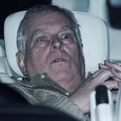 Ελεύθερος ο Άντριου μετά την ανάκριση: Η πρώτη φωτογραφία μετά τη σύλληψή του