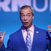 Μήπως ο Νάιτζελ Φάρατζ έχει πρόβλημα με τις γυναίκες;