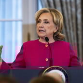 ΧΙΛΑΡΙ ΚΛΙΝΤΟΝ ΚΑΤΑΘΕΣΗ ΤΖΕΦΡΙ ΕΠΣΤΑΙΝ