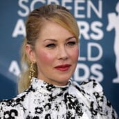 ΚΡΙΣΤΙΝΑ ΑΠΛΓΚΕΙΤ ΣΚΛΗΡΥΝΣΗ ΚΑΤΑ ΠΛΑΚΑΣ