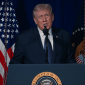 ΙΡΑΝ ΝΤΟΝΑΛΝΤ ΤΡΑΜΠ