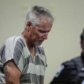 ΗΠΑ ΠΑΤΕΡΑΣ ΠΥΡΟΒΟΛΙΣΜΟΙ ΣΕ ΣΧΟΛΕΙΟ