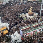 Το Ιράν θάβει τα παιδιά του πολύνεκρου πλήγματος σε δημοτικο σχολείο θηλέων