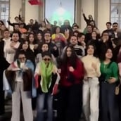 ΙΡΑΝΟΙ ΧΟΡΟΣ ΤΡΑΜΠ ΠΑΝΗΓΥΡΙΣΜΟΙ ΝΕΚΡΟΣ ΧΑΜΕΝΕΙ