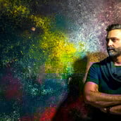 «Αθέατη Ύλη»: Η αφαίρεση ως εικαστική στάση στη νέα έκθεση του Σταύρου Δίτσιου