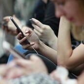 ΙΝΔΟΝΗΣΙΑ SOCIAL MEDIA ΑΝΗΛΙΚΟΙ