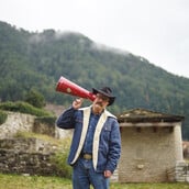 Γιατί ’ναι μαύρα τα βουνά;