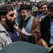 ΙΡΑΝ ΜΟΤΖΤΑΜΠΑ ΧΑΜΕΝΕΙ ΑΓΙΑΤΟΛΑΧ