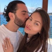 ΠΙΟ ΟΜΟΡΦΟ ΚΟΡΙΤΣΙ ΤΟΥ ΚΟΣΜΟΥ ΠΑΝΤΡΕΥΕΤΑΙ ΠΡΟΤΑΣΗ ΕΛΛΑΔΑ