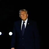 ΤΡΑΜΠ ΙΡΑΝ ΝΑΡΚΕΣ ΣΤΕΝΑ ΟΡΜΟΥΖ