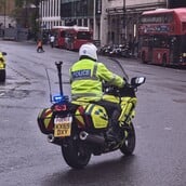 ΒΡΕΤΑΝΙΑ ΕΠΙΘΕΣΗ ΜΑΧΑΙΡΙ ΜΑΘΗΤΗΣ ΣΧΟΛΕΙΟ