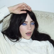 Η Billie Eilish φλερτάρει με το The Bell Jar της Sylvia Plath