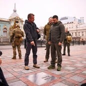 Ο Sean Penn κέρδισε Oscar, αλλά βρισκόταν στο Κίεβο με τον Ζελένσκι