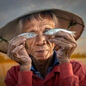 Το βραβευμένο πορτρέτο ενός ψαρά από το Βιετνάμ ξεχώρισε στο LCE Photographer of the Year 2026