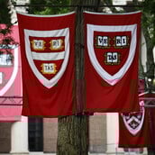 ΧΑΡΒΑΡΝΤ ΜΗΝΥΣΗ ΗΠΑ ΤΡΑΜΠ ΕΒΡΑΙΟΙ ΦΟΙΤΗΤΕΣ