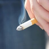 ΑΝΗΛΙΚΟΙ ΚΑΠΝΙΚΑ ΠΡΟΪΟΝΤΑ ΑΛΚΟΟΛ 