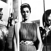 Η Αντιγόνη δεν γερνάει ποτέ γιατί ο κόσμος δεν σταμάτησε ποτέ να της μοιάζει