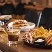 Capu Family Bar: Όταν θέλεις να πας «κάπου», τώρα ξέρεις πού