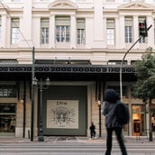 ΣΤΟΑ: Αυτοί είναι οι 17 συνεργάτες που συνθέτουν τον νέο προορισμό της Αθήνας