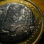 Νέος κατώτατος μισθός: Στα 920 ευρώ από σήμερα, δείτε παραδείγματα - Αυτά τα επιδόματα επηρεάζονται