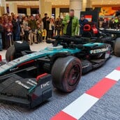 Το αυθεντικό LEGO® Mercedes-AMG Petronas F1® φέρνει την εμπειρία της Formula 1 στην Αθήνα