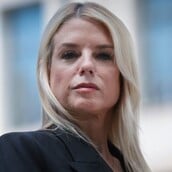 ΠΑΜ ΜΠΟΝΤΙ ΑΠΟΠΟΜΠΗ ΤΡΑΜΠ ΜΙΣΟΓΥΝΗΣ