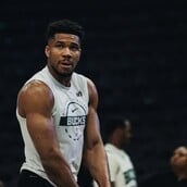 ΓΙΑΝΝΗΣ ΑΝΤΕΤΟΚΟΥΝΜΠΟ ΜΠΑΚΣ ΝΒΑ ΕΡΕΥΝΑ