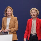 ΚΑΓΙΑ ΚΑΛΑΣ ΟΥΡΣΟΥΛΑ ΦΟΝ ΝΤΕΡ ΛΑΙΕΝ ΕΕ 