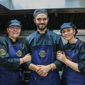 Ήρθε πλέον και στο κέντρο της Αθήνας ο γνωστός «ΜΠΑΜΠΗΣ» του Φαλήρου